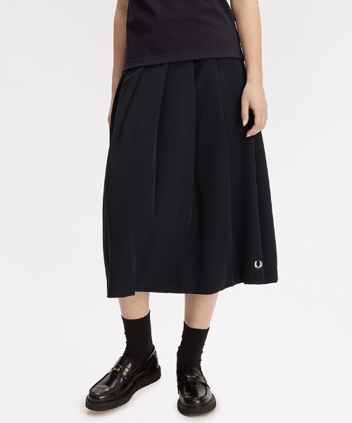 FRED PERRY(フレッドペリー)の「【先行予約受付中】Pleated Midi Skirt/プリーツミディスカート(スカート・レディース・ブラック・10/8/6)」の1枚目の写真