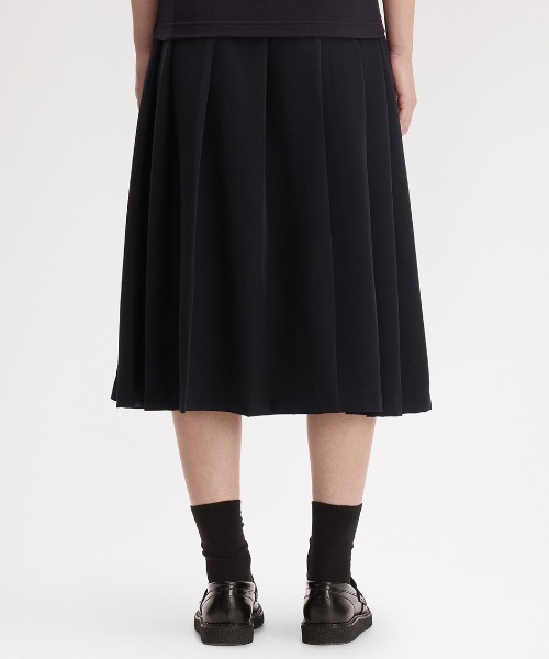 FRED PERRY(フレッドペリー)の「【先行予約受付中】Pleated Midi Skirt/プリーツミディスカート(スカート・レディース・ブラック・10/8/6)」の5枚目の写真