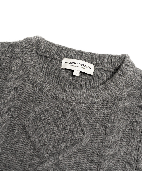EDINBURGH CLUB(エディンバラクラブ)の「ARAN CREW-NECK SWEATER (GREY)(ニット/セーター・メンズ・グレー・SMALL/LARGE/X-LARGE)」の3枚目の写真
