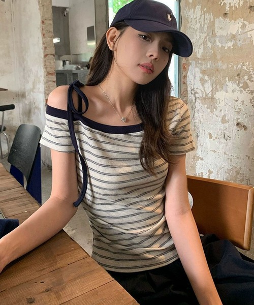 meJane(ミージェーン)の「ワンショルダーリボン ボーダーTシャツ(Tシャツ/カットソー・レディース・オフホワイト・FREE)」の2枚目の写真