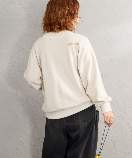 AMERICANA（アメリカーナ）の「【WEB先行予約】[Americana/アメリカーナ] 別注 リメイク風キーネック カレッジロゴスウェット（スウェット・レディース・オートミール/グレイッシュブルー/ネイビー・ONESIZE）」の11枚目の写真