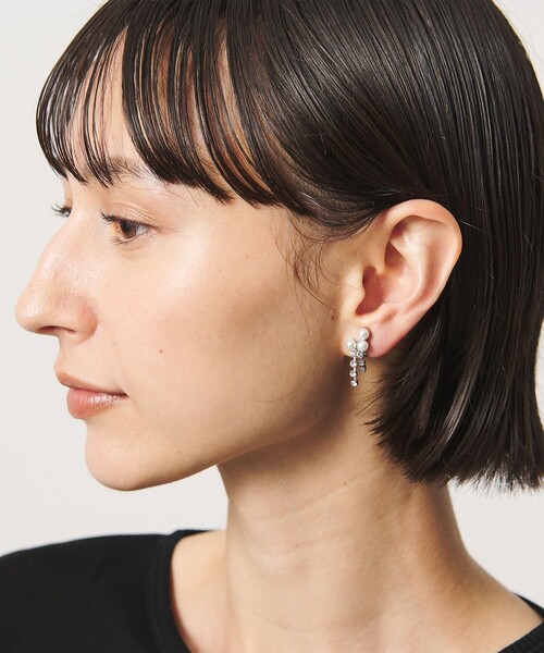 UNITED ARROWS(ユナイテッドアローズ)の「3イミテーションパール イヤリング(イヤリング・レディース・シルバー・FREE)」の1枚目の写真