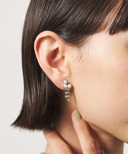 UNITED ARROWS(ユナイテッドアローズ)の「3イミテーションパール イヤリング(イヤリング・レディース・シルバー・FREE)」の2枚目の写真