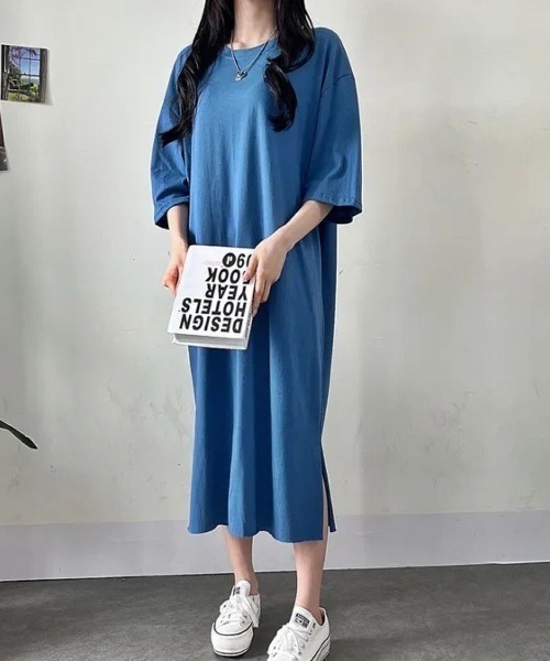 Lips(リップス)の「バックプリントで後ろ姿までおしゃれ!ゆるっと着こなすオーバーサイズTシャツワンピース(ワンピース・レディース・ブラック/ネイビー/チャコールグレー・FREE)」の14枚目の写真