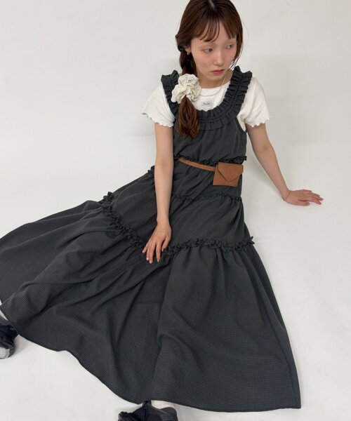 w closet（ダブルクローゼット）の「２WAYフリルドロストティアードワンピース（ワンピース・レディース・オフホワイト/グレー/レッド/ブラック/イエロー・FREE）」の3枚目の写真