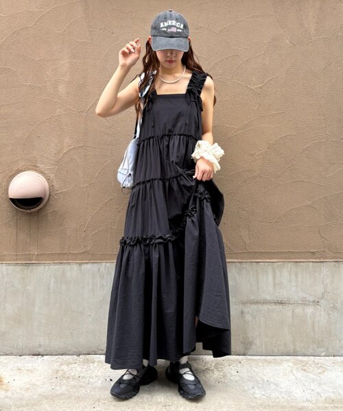 w closet（ダブルクローゼット）の「２WAYフリルドロストティアードワンピース（ワンピース・レディース・オフホワイト/グレー/レッド/ブラック/イエロー・FREE）」の2枚目の写真