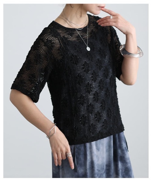 Sawa a la mode(サワアラモード)の「フラワーメッシュクルーネックプルオーバー(Tシャツ/カットソー・レディース・ブラック/アイボリー・FREE)」の5枚目の写真