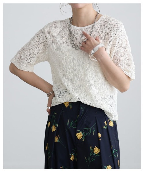 Sawa a la mode(サワアラモード)の「フラワーメッシュクルーネックプルオーバー(Tシャツ/カットソー・レディース・ブラック/アイボリー・FREE)」の13枚目の写真