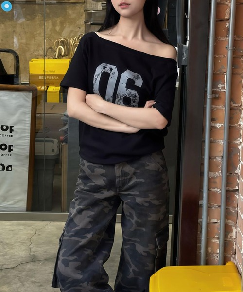 MEMECLE(メメクル)の「【 MEMECLE / メメクル 】ナンバリング スターロゴ ワンショルカットソー(Tシャツ/カットソー・レディース・ブラック/ホワイト/グレー・SMALL/MEDIUM)」の12枚目の写真