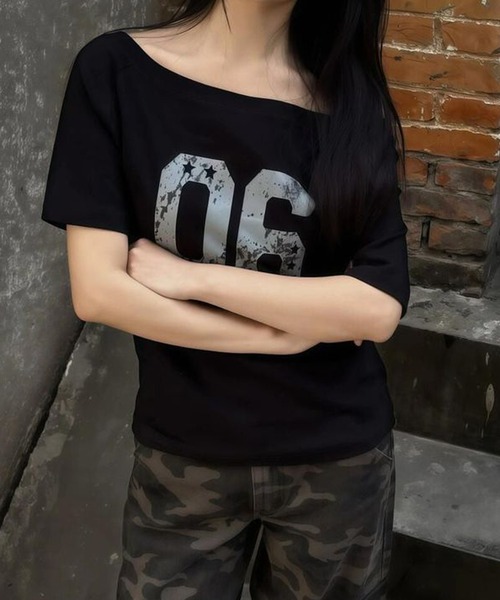 MEMECLE(メメクル)の「【 MEMECLE / メメクル 】ナンバリング スターロゴ ワンショルカットソー(Tシャツ/カットソー・レディース・ブラック/ホワイト/グレー・SMALL/MEDIUM)」の13枚目の写真