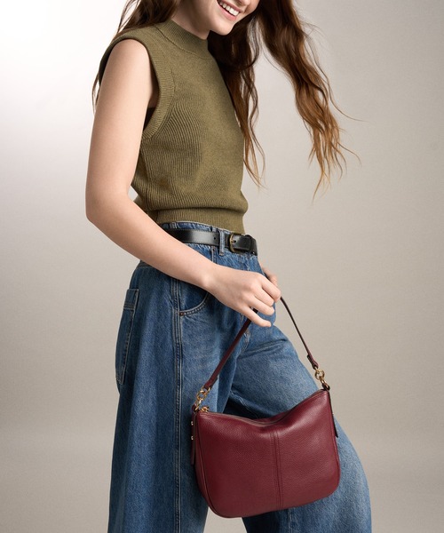 FOSSIL(フォッシル)の「フォッシル 斜めがけバッグ レディース レザー レッド ZB7716603(ショルダーバッグ・レディース・レッド・FREE)」の2枚目の写真
