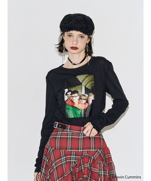 jouetie(ジュエティ)の「【KevinCummins×PosTokyo】シアーロングスリーブTシャツ(Tシャツ/カットソー・レディース・オフホワイト/ブラック・FREE)」の4枚目の写真