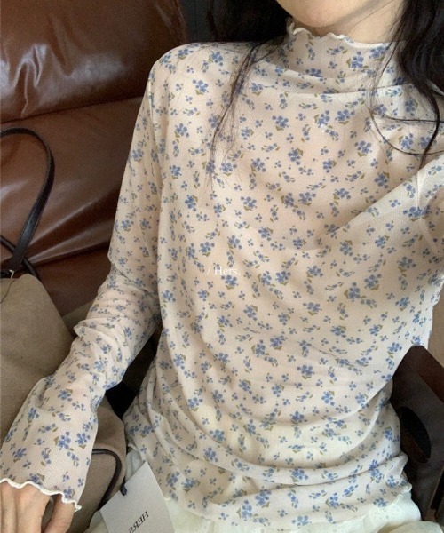 Ritzy（リッツィー）の「小花柄シアーレース長袖インナートップス（Tシャツ/カットソー・レディース・ブルー・FREE）」の2枚目の写真