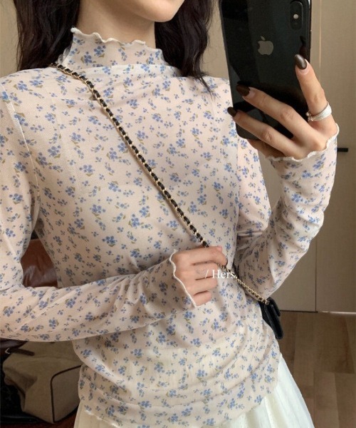 Ritzy（リッツィー）の「小花柄シアーレース長袖インナートップス（Tシャツ/カットソー・レディース・ブルー・FREE）」の6枚目の写真