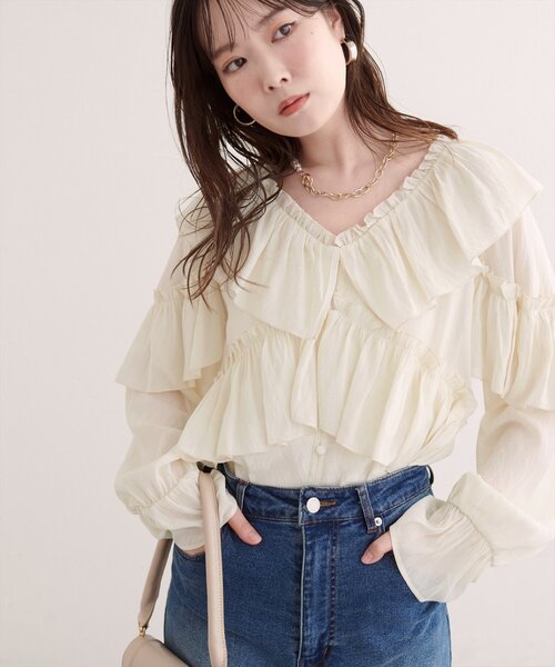 natural couture（ナチュラルクチュール）の「Vネックフリル衿キャンディスリーブブラウス（シャツ/ブラウス・レディース・アイボリー/レッド系その他/ブラウン・FREE）」の5枚目の写真