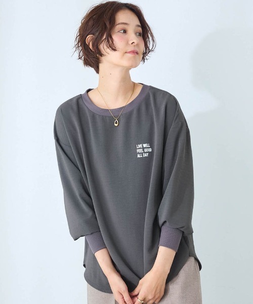 Belle Maison(ベルメゾン)の「とことん着回しができるロゴTEEブラウス(Tシャツ/カットソー・レディース・グレイッシュベージュ/オフホワイト/チャコール・S/M/3L/L/LL)」の2枚目の写真