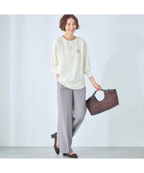Belle Maison(ベルメゾン)の「とことん着回しができるロゴTEEブラウス(Tシャツ/カットソー・レディース・グレイッシュベージュ/オフホワイト/チャコール・S/M/3L/L/LL)」の4枚目の写真