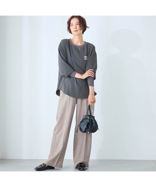 Belle Maison(ベルメゾン)の「とことん着回しができるロゴTEEブラウス(Tシャツ/カットソー・レディース・グレイッシュベージュ/オフホワイト/チャコール・S/M/3L/L/LL)」の5枚目の写真