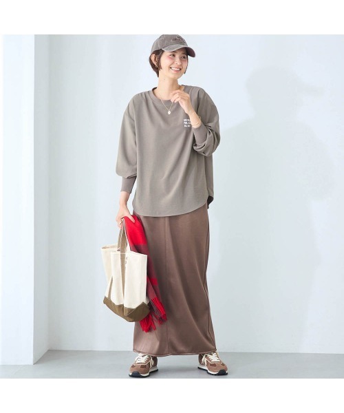 Belle Maison(ベルメゾン)の「とことん着回しができるロゴTEEブラウス(Tシャツ/カットソー・レディース・グレイッシュベージュ/オフホワイト/チャコール・S/M/3L/L/LL)」の6枚目の写真