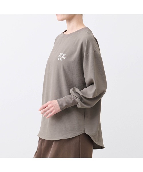 Belle Maison(ベルメゾン)の「とことん着回しができるロゴTEEブラウス(Tシャツ/カットソー・レディース・グレイッシュベージュ/オフホワイト/チャコール・S/M/3L/L/LL)」の8枚目の写真