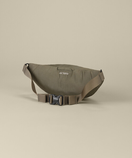 ARC'TERYX(アークテリクス)の「ARC’TERYX/アークテリクス AXIOS 4 CROSSBODY/アクシオス4 クロスボディ(ボディバッグ/ウエストポーチ・メンズ・サックスブルー/オリーブ/ブラック・ONE SIZE)」の4枚目の写真