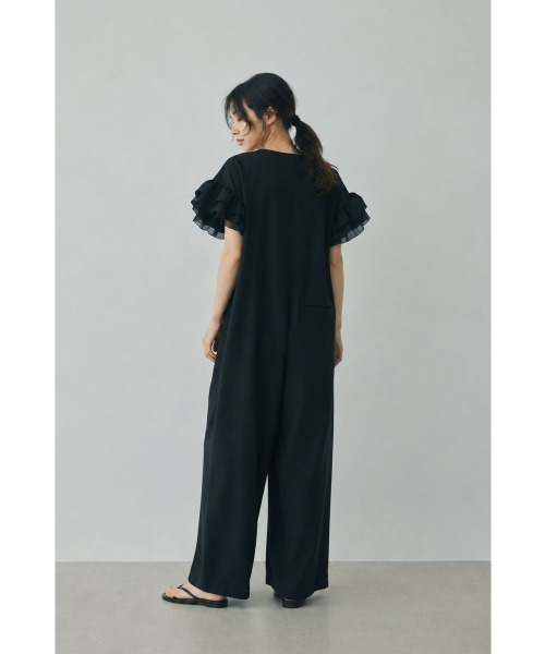 marjour(マージュール)の「FRILL SLEEVE JUMPSUIT(サロペット/オーバーオール・レディース・ブラック/ネイビー・M)」の16枚目の写真