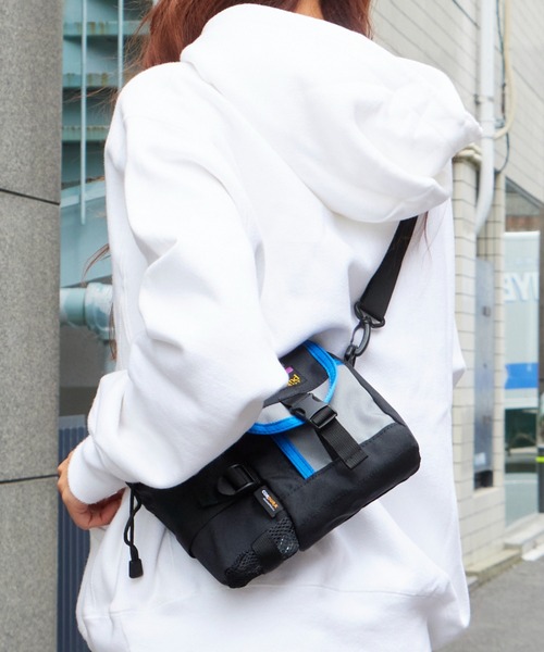 Overland(オーバーランド)の「BOTTLE SHOULDER BAG(ショルダーバッグ・メンズ・ブラック/パープル系その他/グレー系その他・FREE)」の12枚目の写真