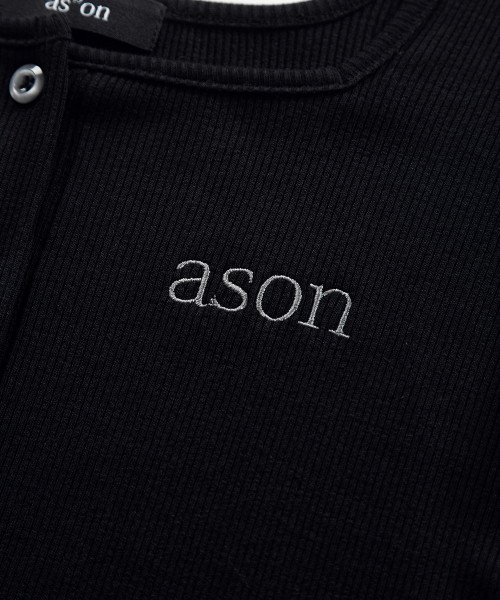 ASON(アズオン)の「MUTE BUTTON CARDIGAN / BLACK(カーディガン/ボレロ・レディース・その他・FREE)」の4枚目の写真