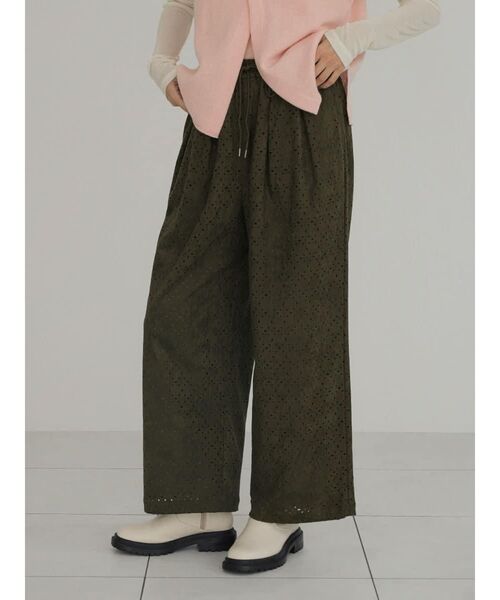 FIKA.（フィーカ）の「Cutwork faux suede easy pants（その他パンツ・レディース・キャメル/カーキ・MEDIUM）」の14枚目の写真