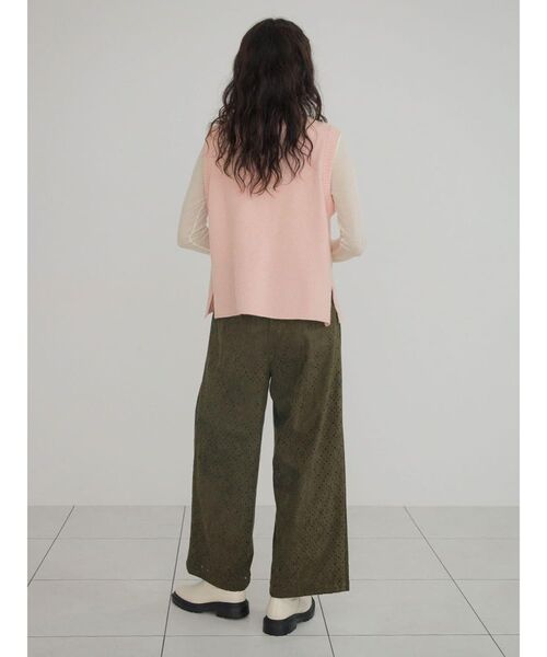 FIKA.（フィーカ）の「Cutwork faux suede easy pants（その他パンツ・レディース・キャメル/カーキ・MEDIUM）」の8枚目の写真