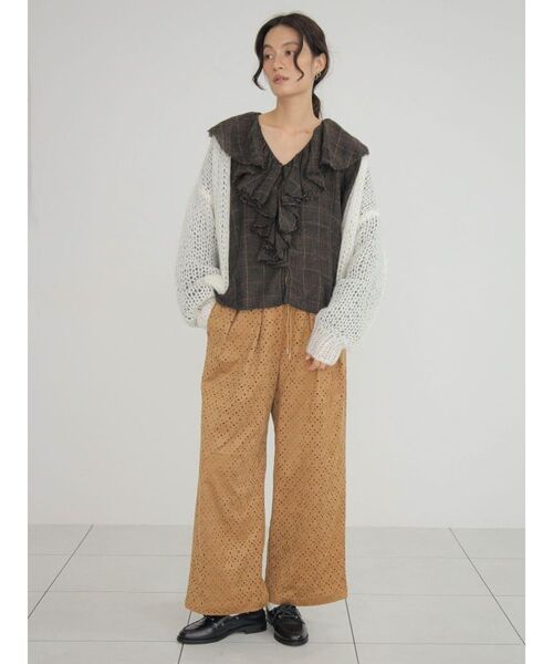 FIKA.（フィーカ）の「Cutwork faux suede easy pants（その他パンツ・レディース・キャメル/カーキ・MEDIUM）」の13枚目の写真