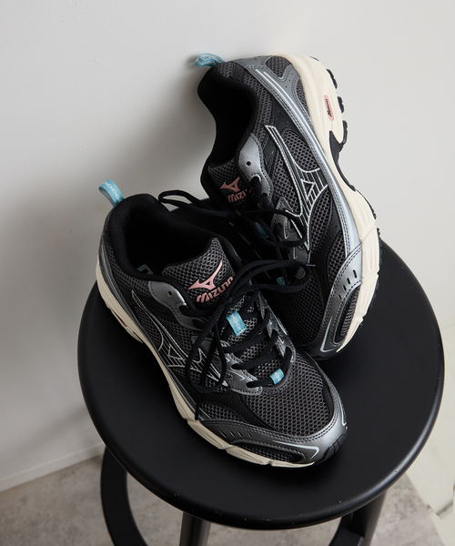 U by SPICK&SPAN（ユーバイスピックアンドスパン）の「MIZUNO / ミズノ MXR（スニーカー・レディース・ブラック・23cm/24cm/25cm）」の2枚目の写真