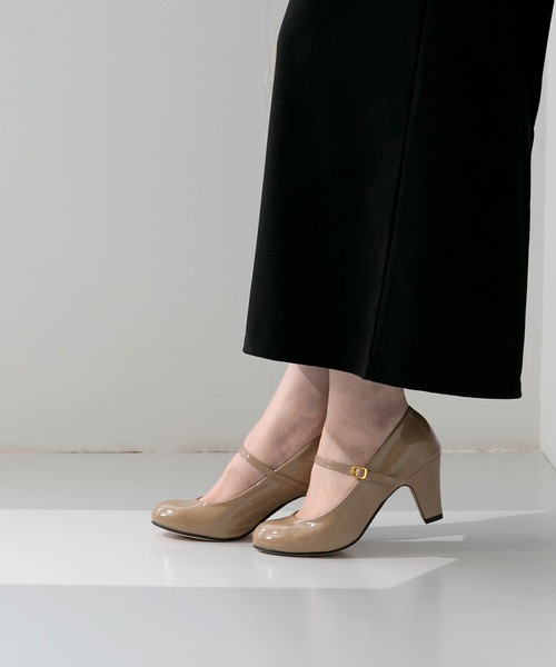 flune(フリューン)の「ラウンドトゥ ストラップパンプス(パンプス・レディース・レッド/ブラック/ブラウン系その他/ベージュ/ピンクベージュ/チャコール/グレイッシュベージュ/ブルー系その他・21.5cm/26.5cm/22.5cm/23.5cm/24.5cm/24.0cm/21.0cm/23.0cm/25.5cm/25.0cm/26.0cm/22.0cm/27.0cm)」の5枚目の写真