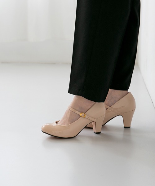 flune(フリューン)の「ラウンドトゥ ストラップパンプス(パンプス・レディース・レッド/ブラック/ブラウン系その他/ベージュ/ピンクベージュ/チャコール/グレイッシュベージュ/ブルー系その他・21.5cm/26.5cm/22.5cm/23.5cm/24.5cm/24.0cm/21.0cm/23.0cm/25.5cm/25.0cm/26.0cm/22.0cm/27.0cm)」の1枚目の写真