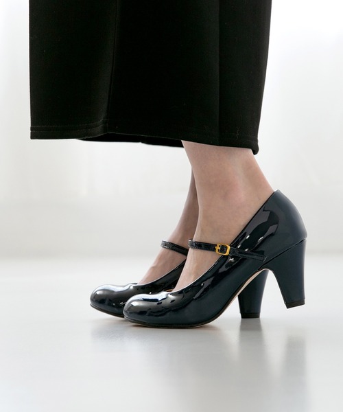 flune(フリューン)の「ラウンドトゥ ストラップパンプス(パンプス・レディース・レッド/ブラック/ブラウン系その他/ベージュ/ピンクベージュ/チャコール/グレイッシュベージュ/ブルー系その他・21.5cm/26.5cm/22.5cm/23.5cm/24.5cm/24.0cm/21.0cm/23.0cm/25.5cm/25.0cm/26.0cm/22.0cm/27.0cm)」の6枚目の写真