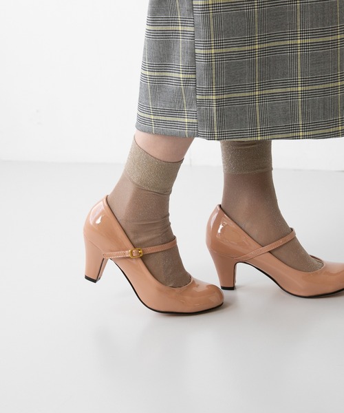 flune(フリューン)の「ラウンドトゥ ストラップパンプス(パンプス・レディース・レッド/ブラック/ブラウン系その他/ベージュ/ピンクベージュ/チャコール/グレイッシュベージュ/ブルー系その他・21.5cm/26.5cm/22.5cm/23.5cm/24.5cm/24.0cm/21.0cm/23.0cm/25.5cm/25.0cm/26.0cm/22.0cm/27.0cm)」の7枚目の写真