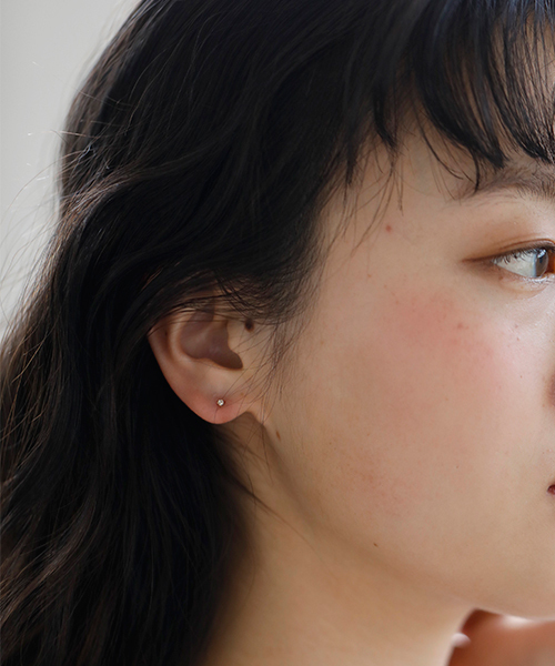 BLOOM（ブルーム）の「K10 イエローゴールド ダイヤモンド（0.02ct） ピアス BLOOM/ブルーム（ピアス（両耳用）・レディース・イエローゴールド・-）」の4枚目の写真
