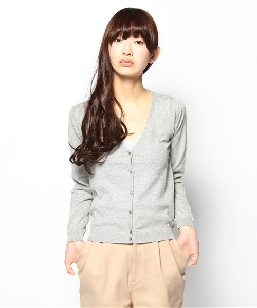 earth music&ecology（アースミュージックアンドエコロジー）の「ピマコットンVカーディガン（カーディガン/ボレロ・レディース・ネイビー/レッド/ピンク/ロイヤルブルー/イエロー/グリーン/ベージュ系その他/杢グレー・SMALL/MEDIUM）」の2枚目の写真