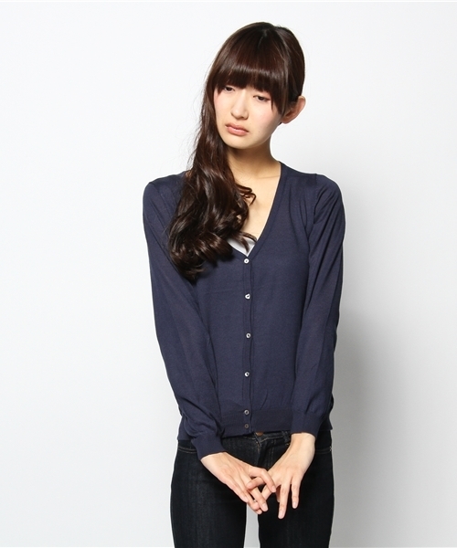 earth music&ecology（アースミュージックアンドエコロジー）の「ピマコットンVカーディガン（カーディガン/ボレロ・レディース・ネイビー/レッド/ピンク/ロイヤルブルー/イエロー/グリーン/ベージュ系その他/杢グレー・SMALL/MEDIUM）」の4枚目の写真