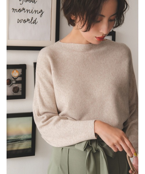 fifth(フィフス)の「シルキータッチボートネックドルマンニット(ニット/セーター・レディース・ホワイト/ブラック/ベージュ/スモークピンク/グレー/ブルー・MEDIUM)」の4枚目の写真