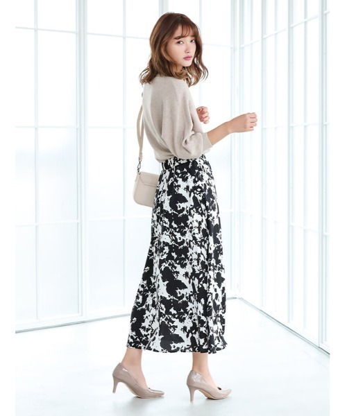 fifth(フィフス)の「シルキータッチボートネックドルマンニット(ニット/セーター・レディース・ホワイト/ブラック/ベージュ/スモークピンク/グレー/ブルー・MEDIUM)」の17枚目の写真