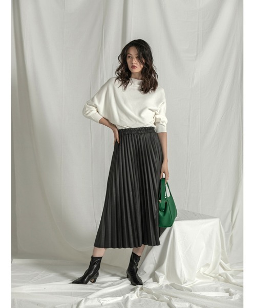 fifth(フィフス)の「シルキータッチボートネックドルマンニット(ニット/セーター・レディース・ホワイト/ブラック/ベージュ/スモークピンク/グレー/ブルー・MEDIUM)」の19枚目の写真