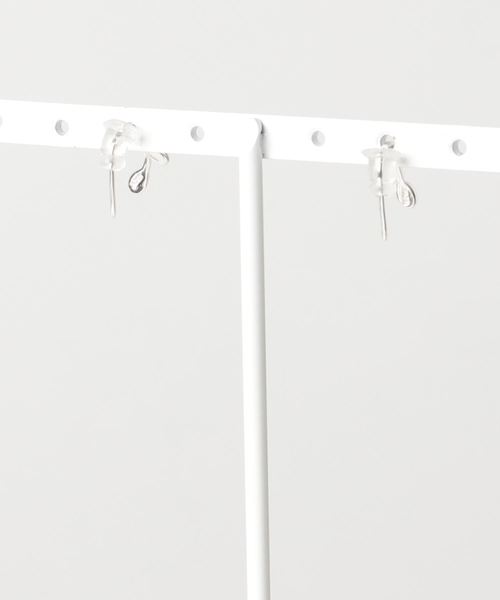 Fun & Daily（ファンアンドデイリー）の「F&D : ドロップリーフフックピアス（ピアス（両耳用）・レディース・シルバー・FREE）」の2枚目の写真