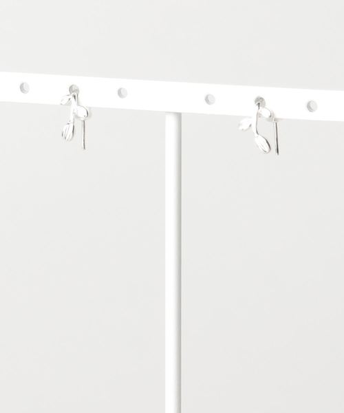 Fun & Daily（ファンアンドデイリー）の「F&D : ドロップリーフフックピアス（ピアス（両耳用）・レディース・シルバー・FREE）」の4枚目の写真