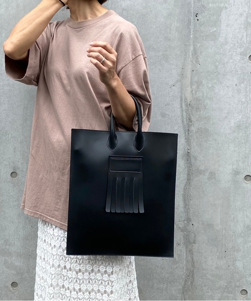 SOLPRESA(ソルプレーサ)の「スクエアフリンジトートバッグ(トートバッグ・レディース・ブラック/ブラウン/グレイッシュベージュ・ONE SIZE)」の14枚目の写真