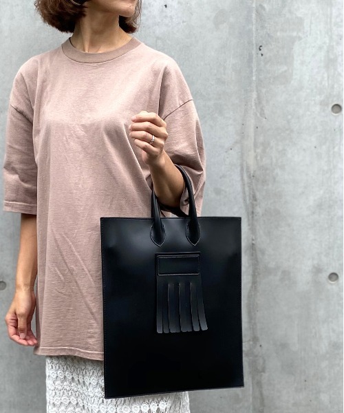 SOLPRESA(ソルプレーサ)の「スクエアフリンジトートバッグ(トートバッグ・レディース・ブラック/ブラウン/グレイッシュベージュ・ONE SIZE)」の15枚目の写真