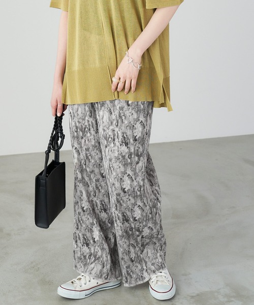 Chaco closet（チャコ クローゼット）の「プリント＆無地ワイドストレートプリーツパンツ（その他パンツ・レディース・ブラック/イエロー系その他/ブラウン系その他/グレー系その他/ライトグレー/パープル系その他/ライトグリーン/パープル系その他2/オレンジ/グレイッシュベージュ/アイボリー/ブルー/コーラル・FREE）」の5枚目の写真