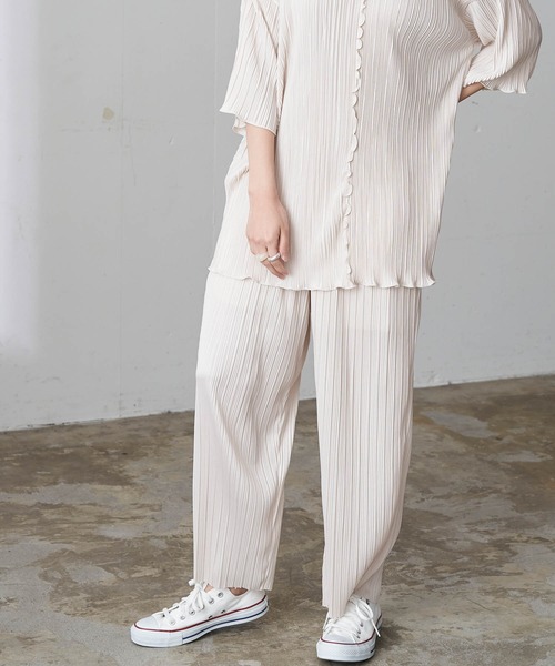 Chaco closet（チャコ クローゼット）の「プリント＆無地ワイドストレートプリーツパンツ（その他パンツ・レディース・ブラック/イエロー系その他/ブラウン系その他/グレー系その他/ライトグレー/パープル系その他/ライトグリーン/パープル系その他2/オレンジ/グレイッシュベージュ/アイボリー/ブルー/コーラル・FREE）」の2枚目の写真