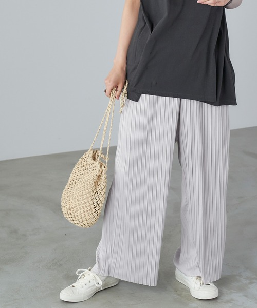 Chaco closet（チャコ クローゼット）の「プリント＆無地ワイドストレートプリーツパンツ（その他パンツ・レディース・ブラック/イエロー系その他/ブラウン系その他/グレー系その他/ライトグレー/パープル系その他/ライトグリーン/パープル系その他2/オレンジ/グレイッシュベージュ/アイボリー/ブルー/コーラル・FREE）」の4枚目の写真