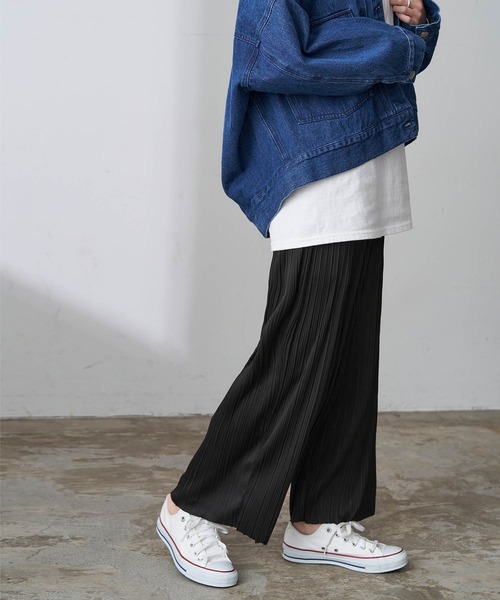 Chaco closet（チャコ クローゼット）の「プリント＆無地ワイドストレートプリーツパンツ（その他パンツ・レディース・ブラック/イエロー系その他/ブラウン系その他/グレー系その他/ライトグレー/パープル系その他/ライトグリーン/パープル系その他2/オレンジ/グレイッシュベージュ/アイボリー/ブルー/コーラル・FREE）」の3枚目の写真